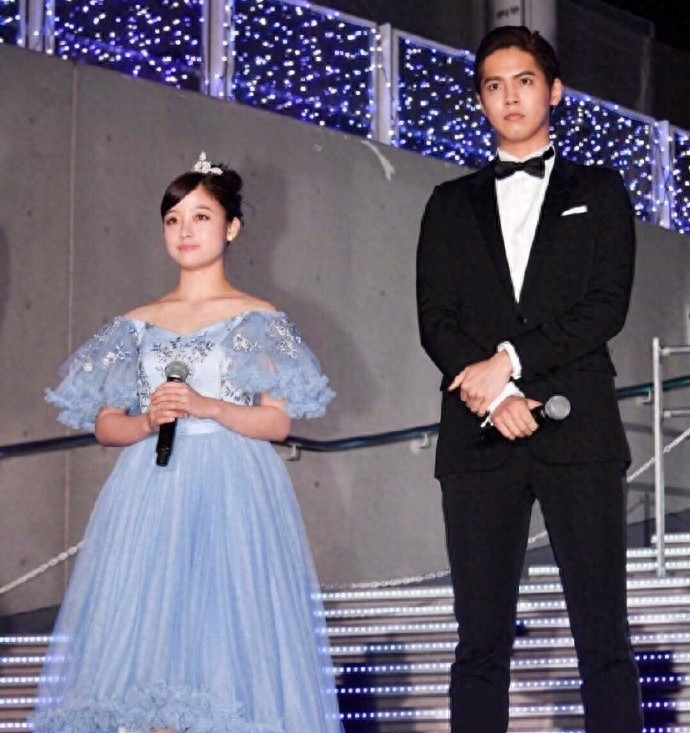 片寄凉太桥本环奈合影,他们都是神仙颜值呀