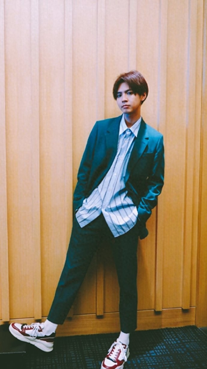 片寄凉太桥本环奈合影,他们都是神仙颜值呀