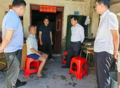 ​三亚市崖州区委政法委黎伟一行走访慰问戒断未复吸人员