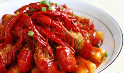 ​麻辣小龙虾馋的流口水，简单五步教你快速剥开！